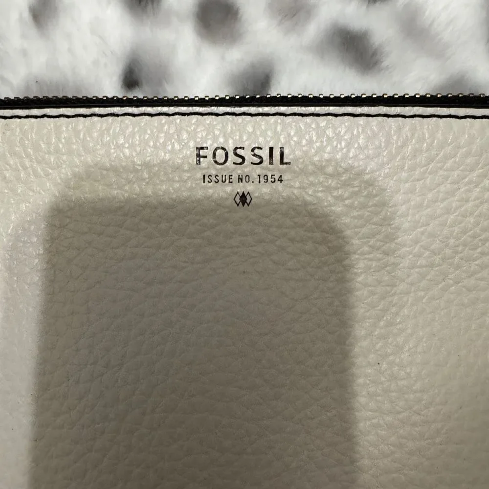 Fossil white pebbled